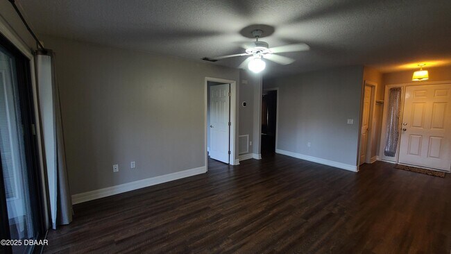 Building Photo - 138 Blue Heron Dr