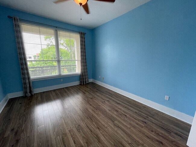 Building Photo - Spectacular 1-Bed/1-Bath w/ Office and STO...