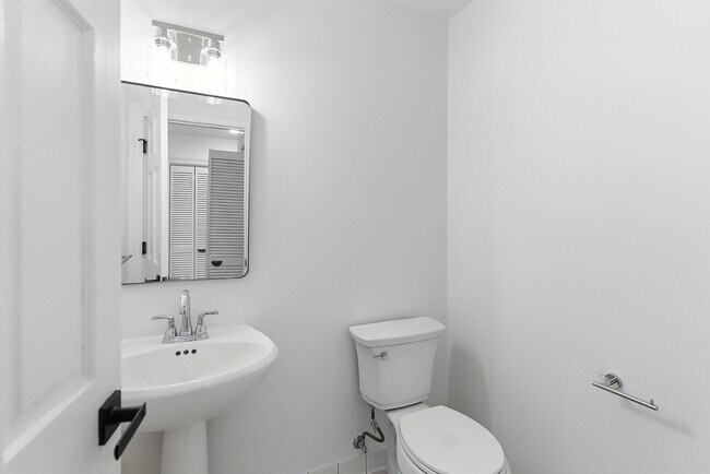 Building Photo - 204 Shearwater Ct W