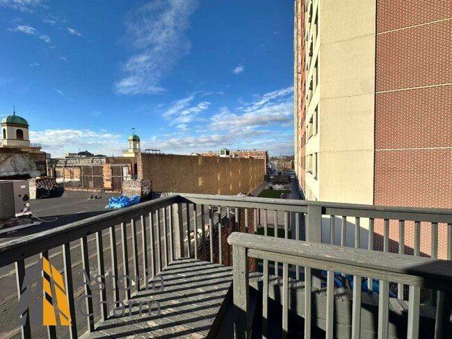 Building Photo - 1918 N Charles St