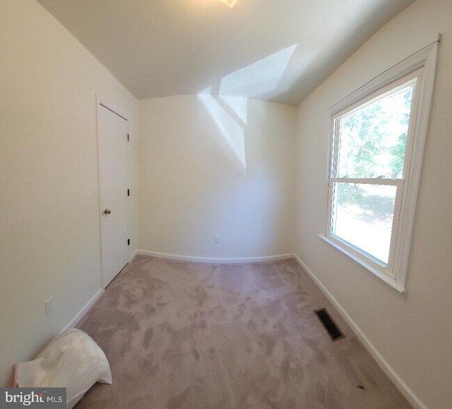 Building Photo - 104 Crutchfield Cir