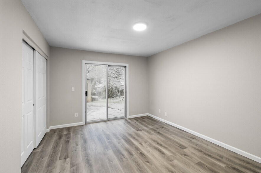 Building Photo - 2104 Rosamond Ave Apt 3