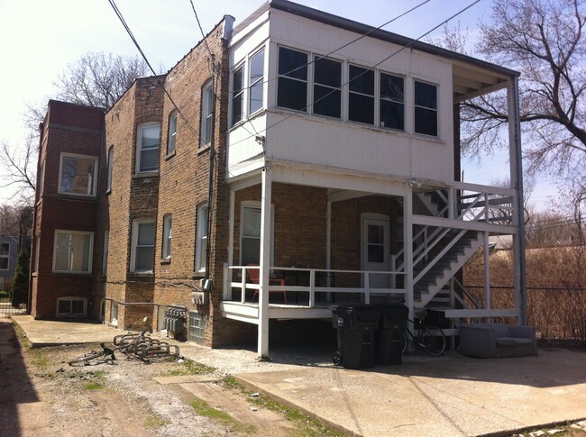 Building Photo - 829 Simpson St