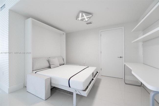 Building Photo - 3951 S Ocean Dr