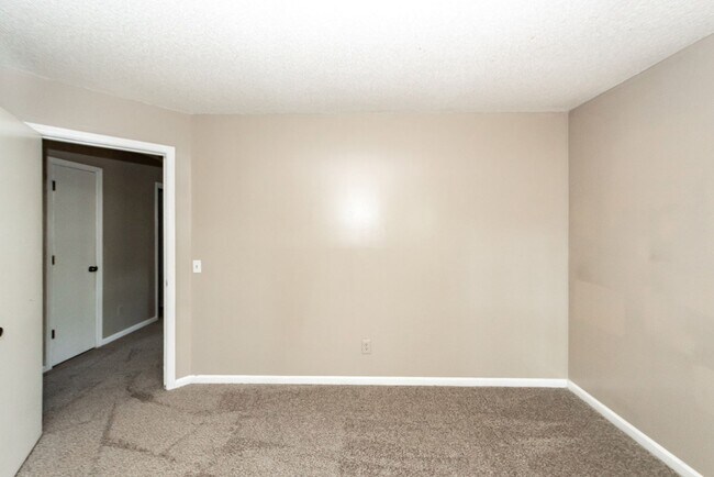 Building Photo - 8408 Battle Forest Dr