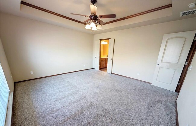 Building Photo - 609 Sally Ct