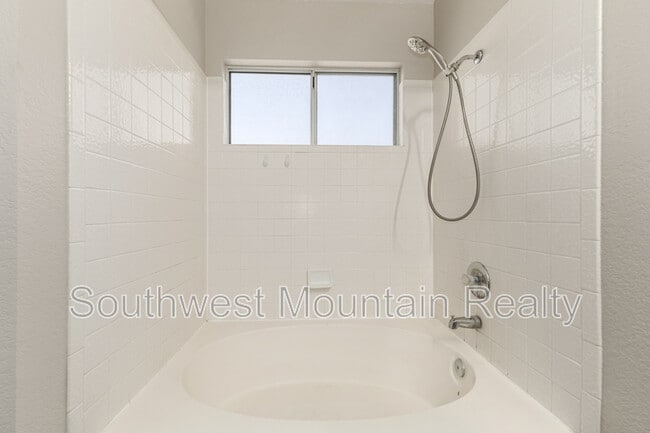 Building Photo - 5526 E Forge Ave