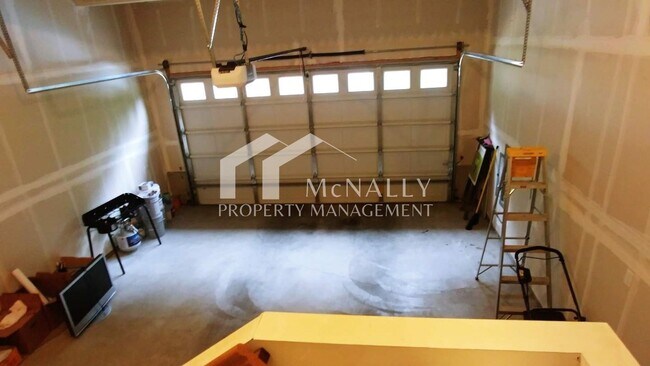 Building Photo - Beautiful Furnished Home in University Place