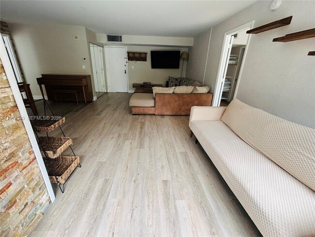 Building Photo - 17021 N Bay Rd