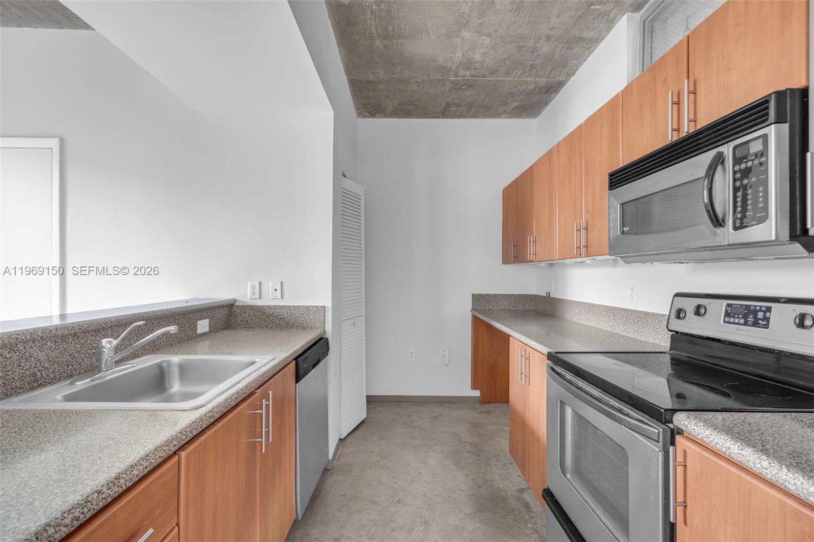 Building Photo - 455 NE 25th St