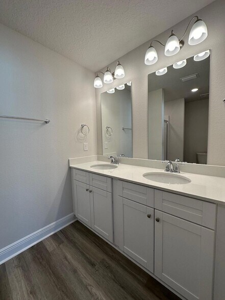 Building Photo - 5737 Stellarjay St