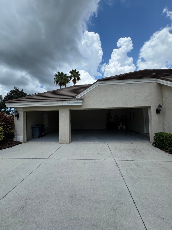Building Photo - 10084 Cherry Hills Ave Cir