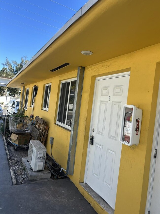 Building Photo - 318 E 21st St