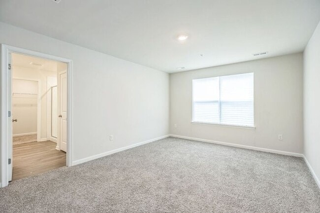 Building Photo - 322 Forest Edge Ave