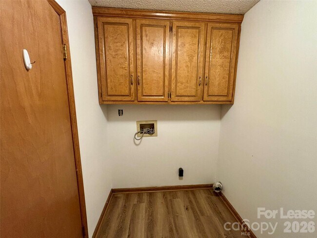 Building Photo - 1732 Lenora Cir