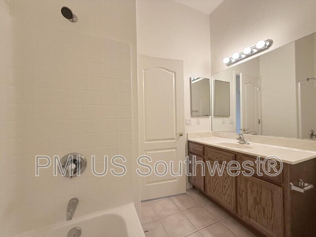 Building Photo - 2657 Edgewater Dr