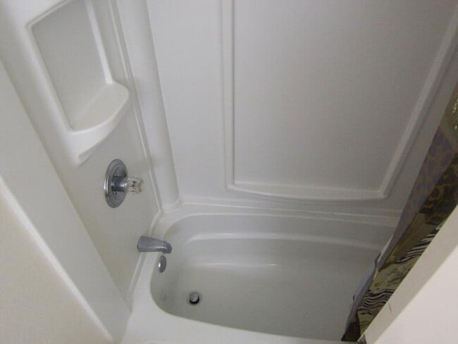 Building Photo - Mililani Parkway 2 Bedroom 1 Bath with 2 P...