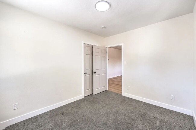 Building Photo - Coming Soon! 3bed 2 bath plus Casita HUGE ...