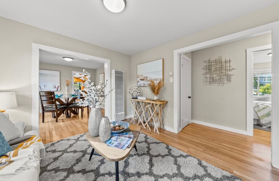 Building Photo - 713 Lighthouse Ave