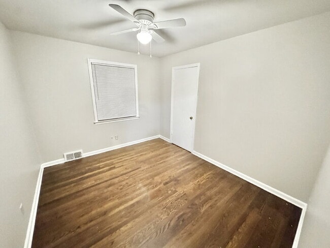 Building Photo - 3119 Queensgate Ave