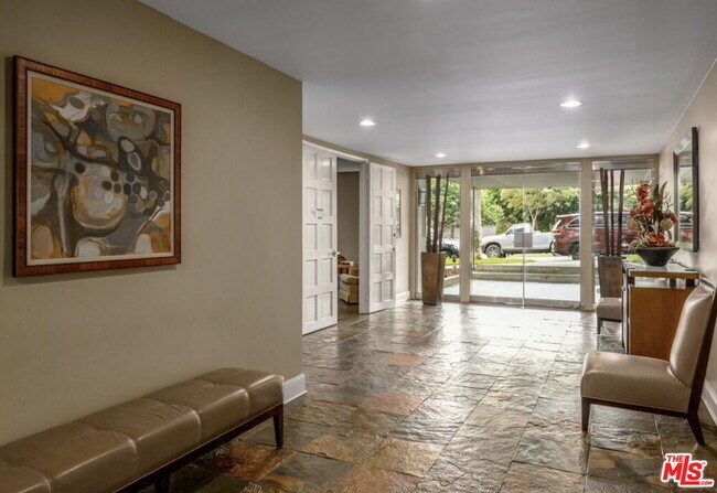 Building Photo - 8535 W Knl Dr