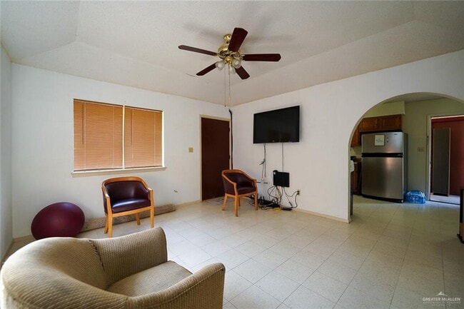 Building Photo - 27 Minnie Ave