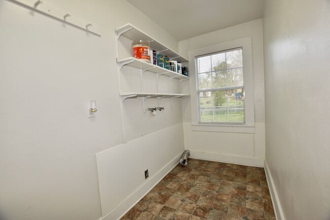 Building Photo - 1623 Texas St