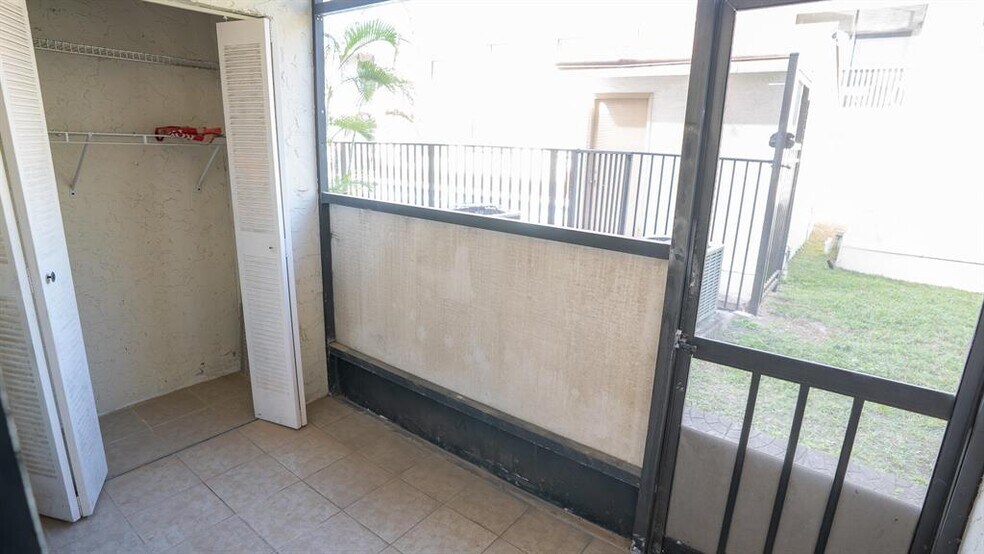 Building Photo - 136 NW 60th Ave