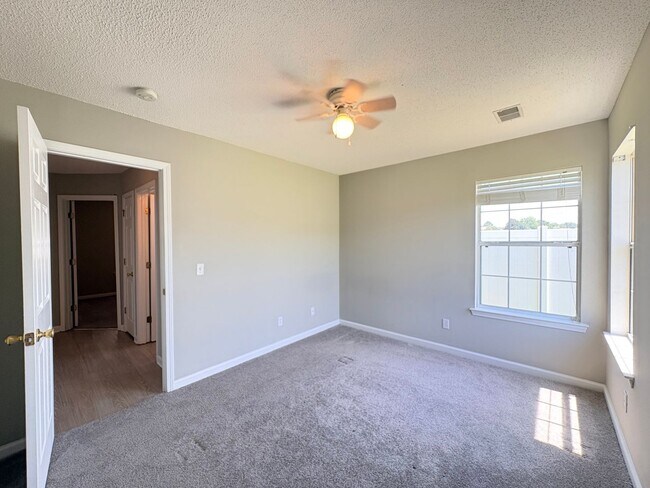 Building Photo - Welcome To Edgefield