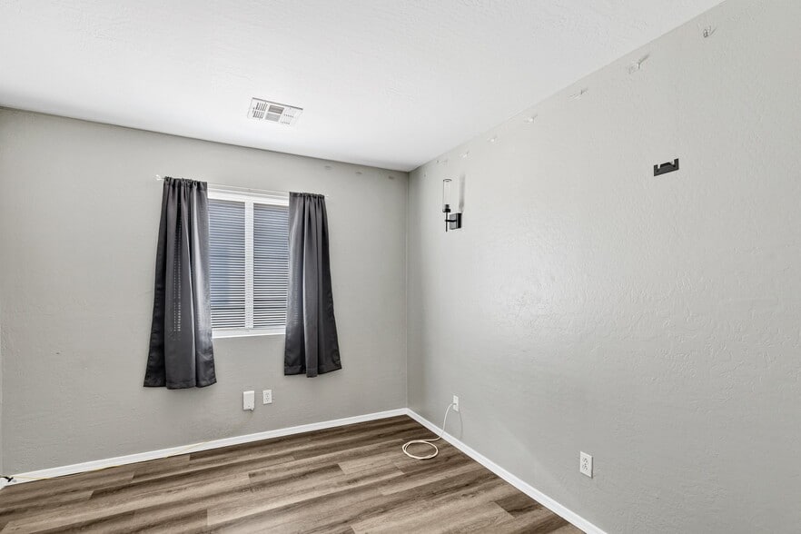 Building Photo - 14958 W Port Au Prince Ln