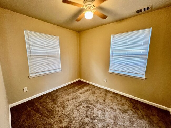 Building Photo - Newly refreshed 2bdr/1bdt house in Kansas ...