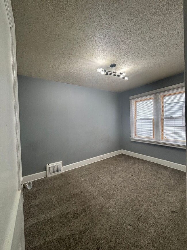 Building Photo - ParkHeights8827