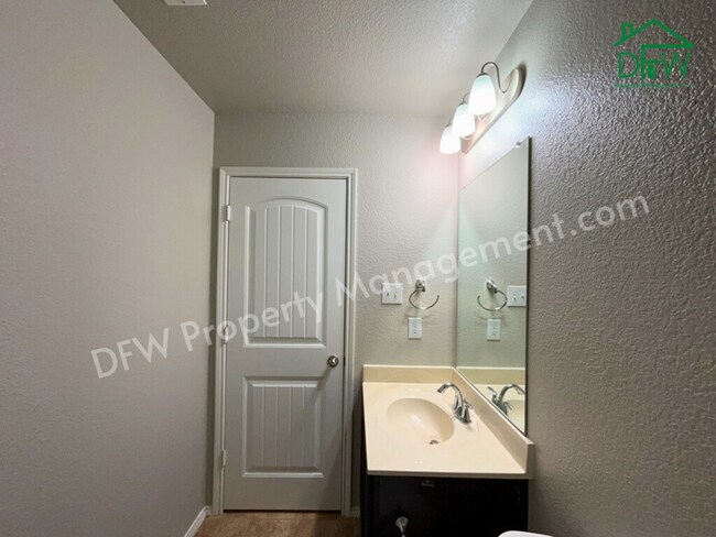 Building Photo - Spacious 4-Bedroom Home for Lease in Kelle...