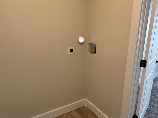 Building Photo - 480 Wareham St