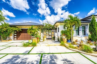 Building Photo - 1325 N Mangonia Dr