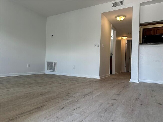 Building Photo - 5440 S MacDill Ave