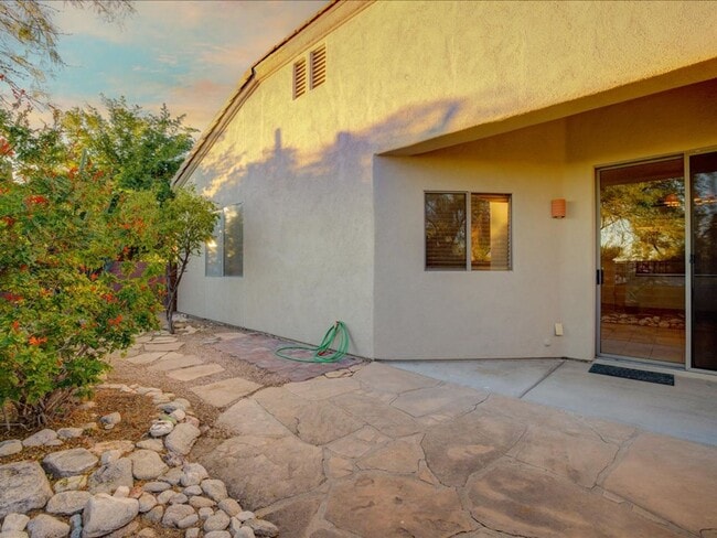 Building Photo - Beautiful 2-Bedroom, 2-Bath Home with Community Pool