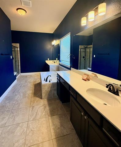 Building Photo - 811 Bandelier Ln