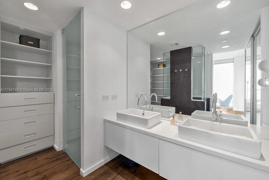 Building Photo - 1040 Biscayne Blvd