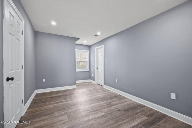 Building Photo - 143 Center Ave