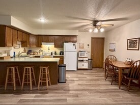 Building Photo - 1411 Devney Dr