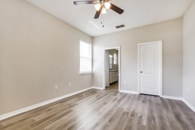 Building Photo - 5755 Coquyt Dr