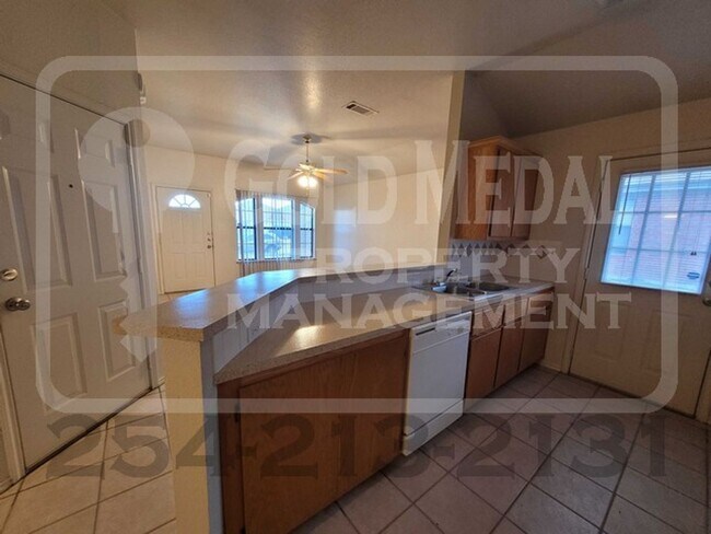 Building Photo - 2808 Lucille Dr