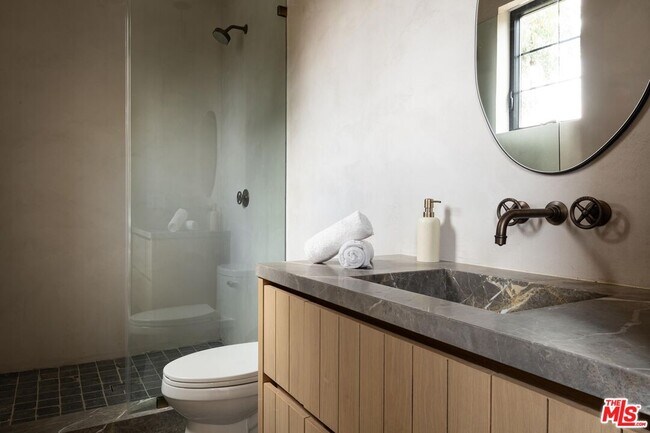 Building Photo - 11748 La Maida St