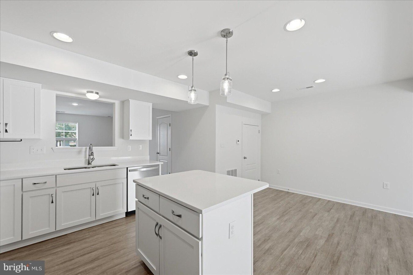 Building Photo - 658 Thumper Dr