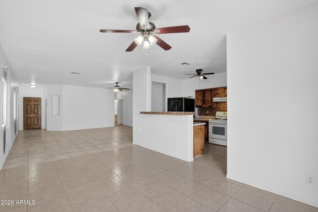 Building Photo - 1476 E Avenida Grande