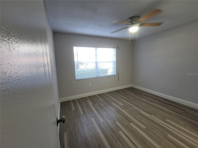 Building Photo - 1160 Calle Del Norte