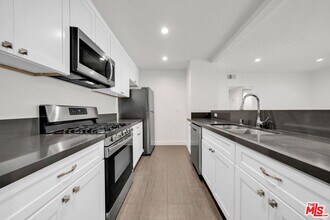 Building Photo - 7453 Haskell Ave