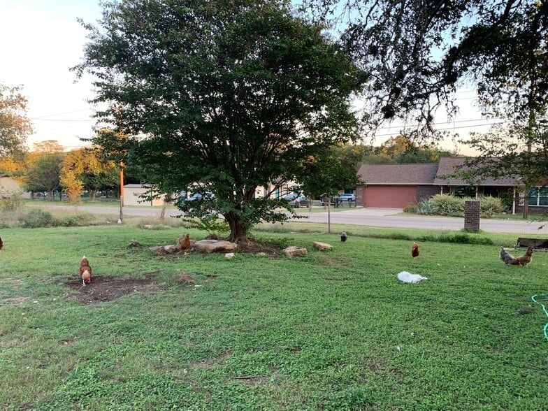Fully fenced side yard - 18306 Center St