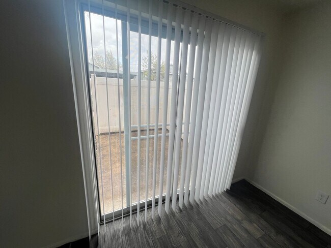 Building Photo - Cozy 3B/1 Bath Townhome in West Valley